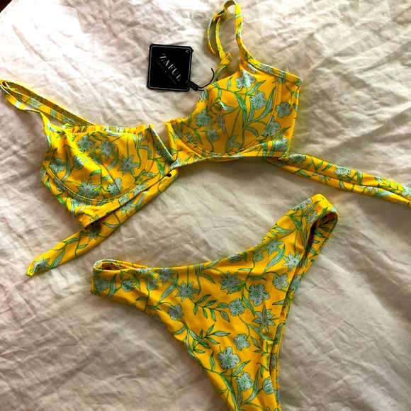 Bikini - Picture 1 of 1